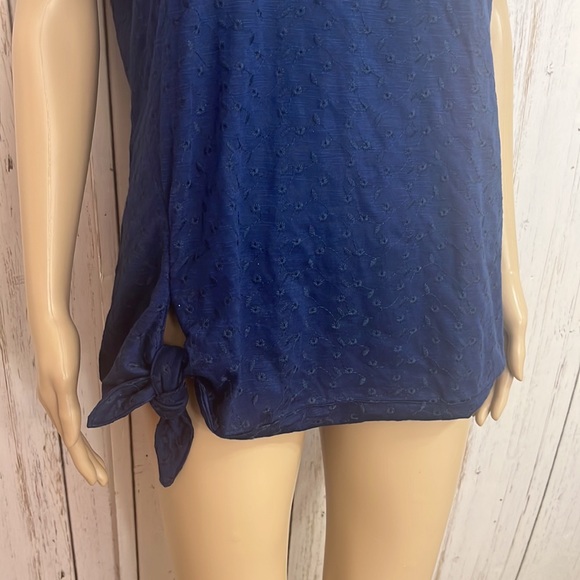 NWT St. John’s Bay Navy Embroidered Floral Eyelet Short-sleeve Knot Top - Picture 8 of 11